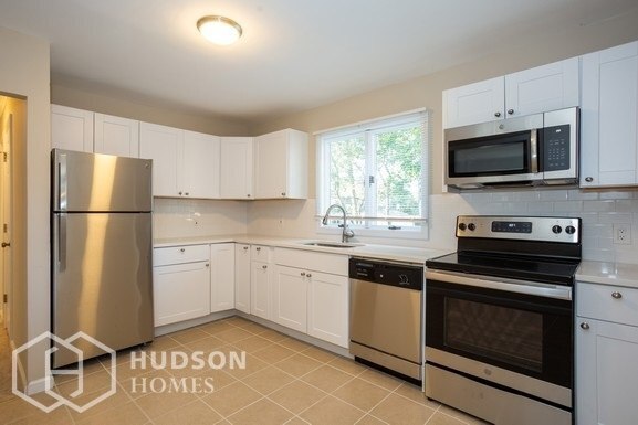 Building Photo - 53 Newman St