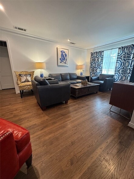 Foto del edificio - 8642 Daytonia Ave