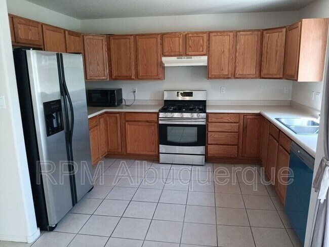Building Photo - 7484 Sidewinder Dr NE