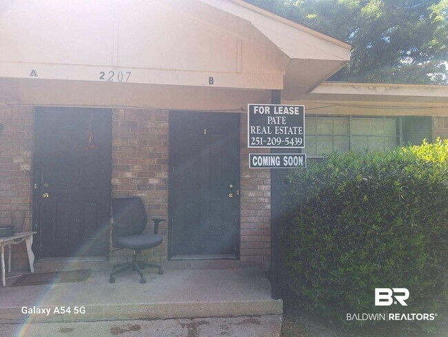 Foto del edificio - 2207 Wolf Ridge Rd