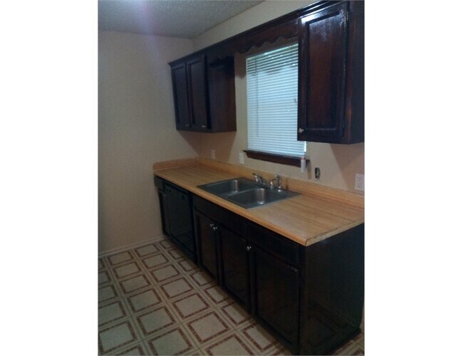 Building Photo - 1211 E Azalea Park Dr
