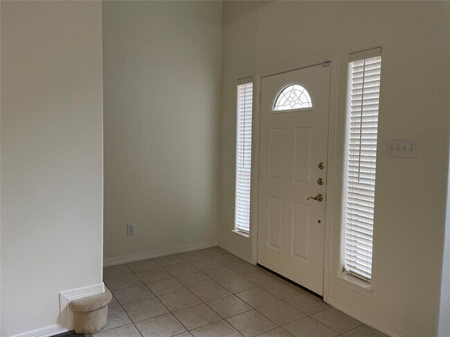 Building Photo - 13687 Garden Grove Ct