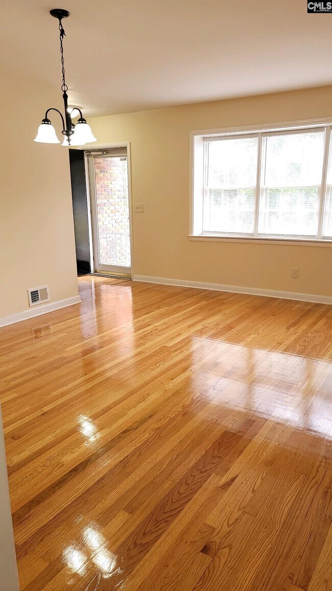 Foto del edificio - 1716 Luster Ln