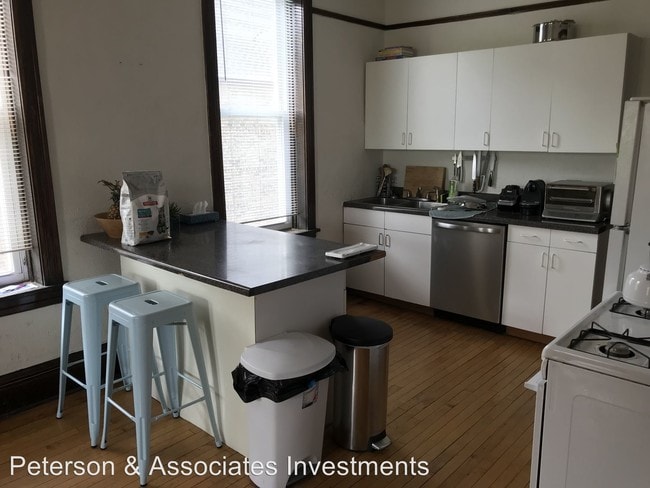 Building Photo - 2 br, 1 bath Apartment - 1438 N. Greenview