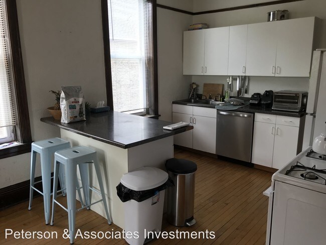 Foto del edificio - 2 br, 1 bath Apartment - 1438 N. Greenview