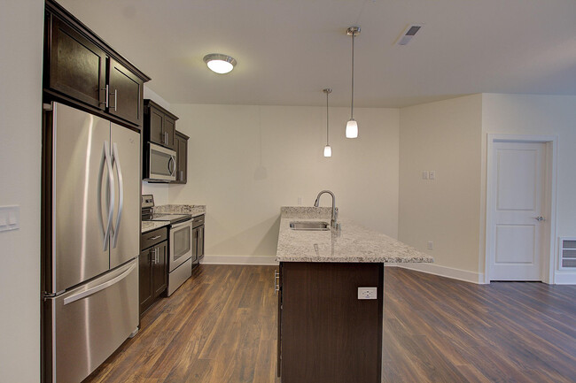 Building Photo - w171s7404 Lannon Dr