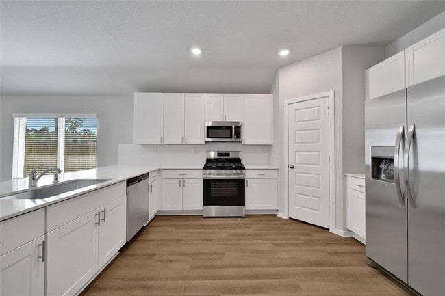 Foto del edificio - 8007 Camphor Ct