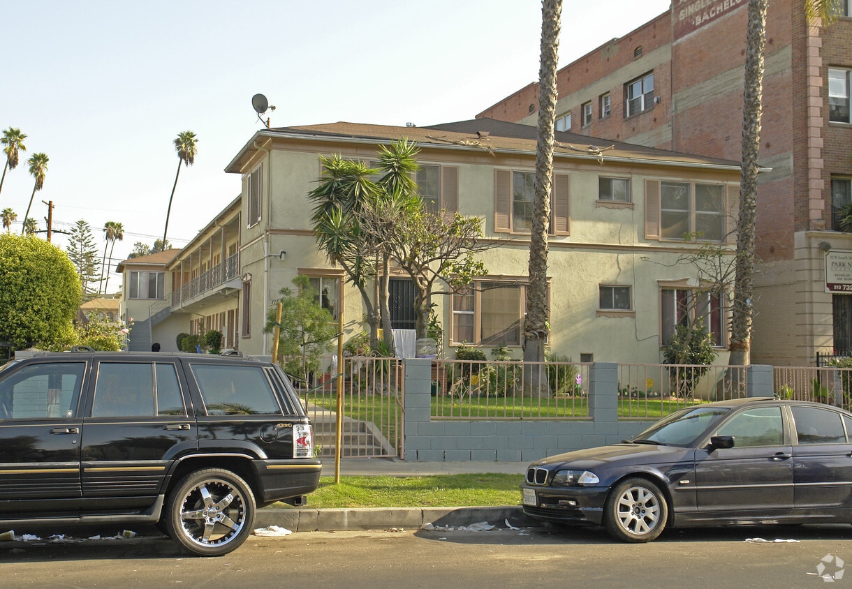 Primary Photo - 1164 S Norton Ave