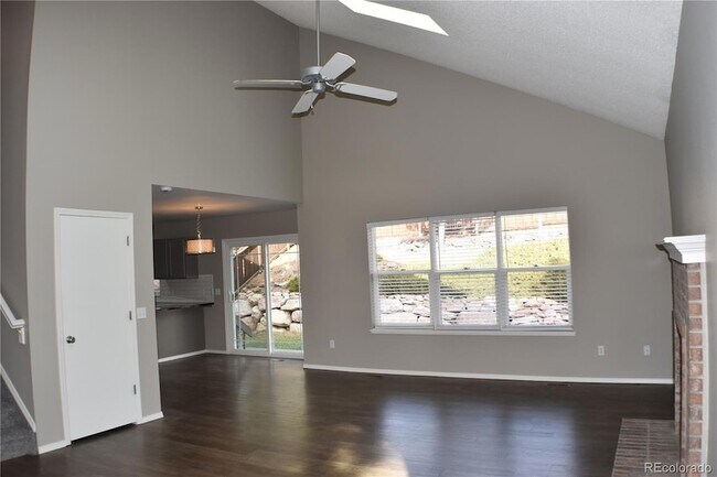 Foto del edificio - 952 Dancing Horse Dr