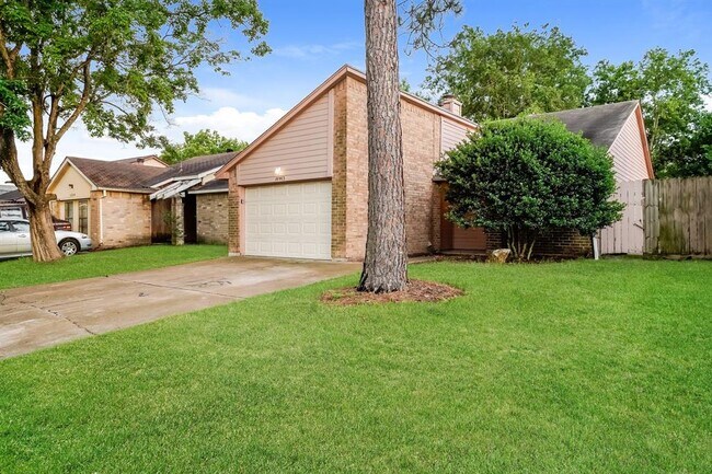 Building Photo - 19903 Mountain Dale Dr