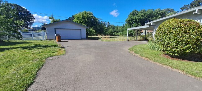 Building Photo - BEAUTIFUL home in Philomath