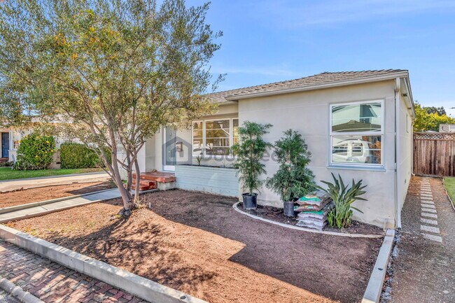 Building Photo - 4227 Albatross Dr