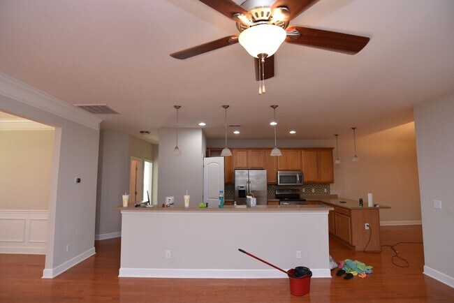 Building Photo - Fantastic home Available 8/13