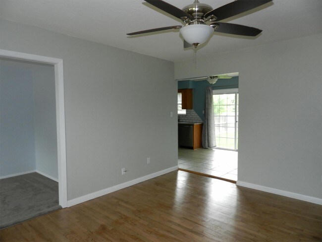 Foto del edificio - 6411 NW Compass Dr