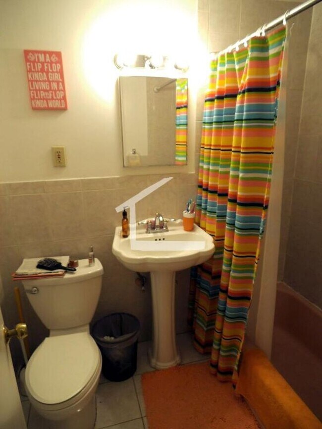 Building Photo - Nice 2 bed in Brookline