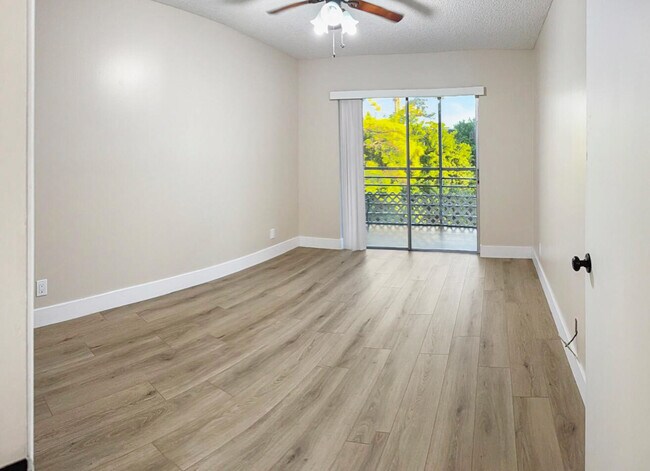 Foto del edificio - 2000 Springdale Blvd