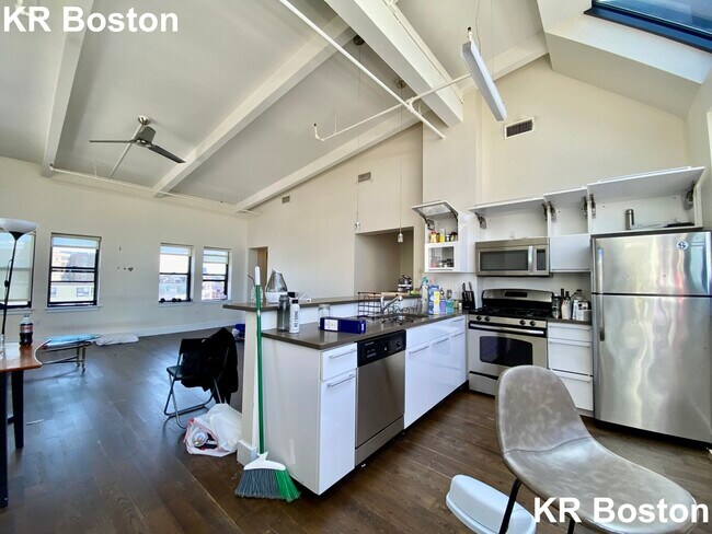 Building Photo - 1105 Boylston St