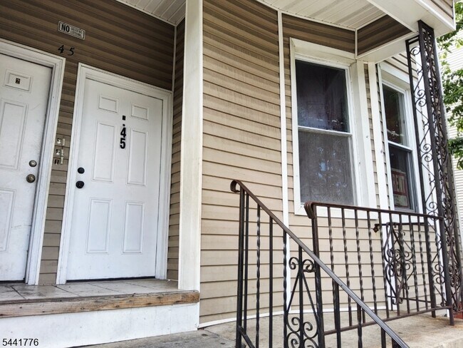 Foto del edificio - 45 Winans Ave