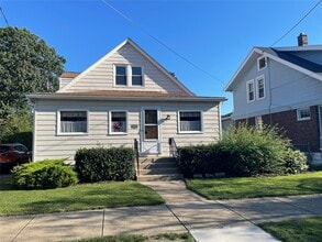 Building Photo - 817 W 31st St