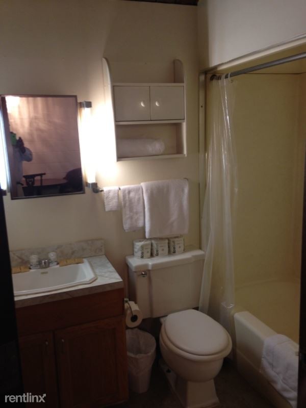 Building Photo - 3 br, 2 bath Townhome - 201 D Avenue South