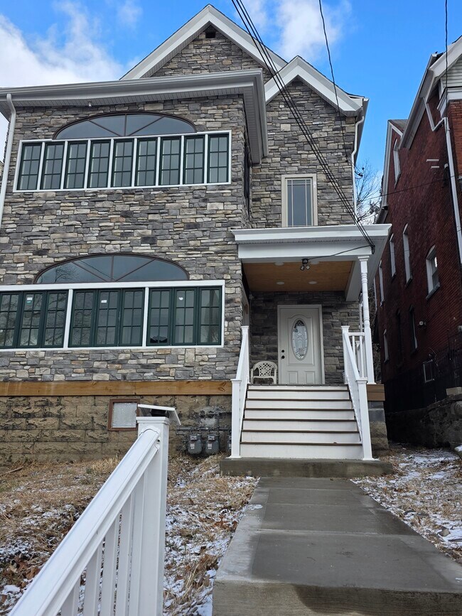 Foto del edificio - 727 Hill Ave