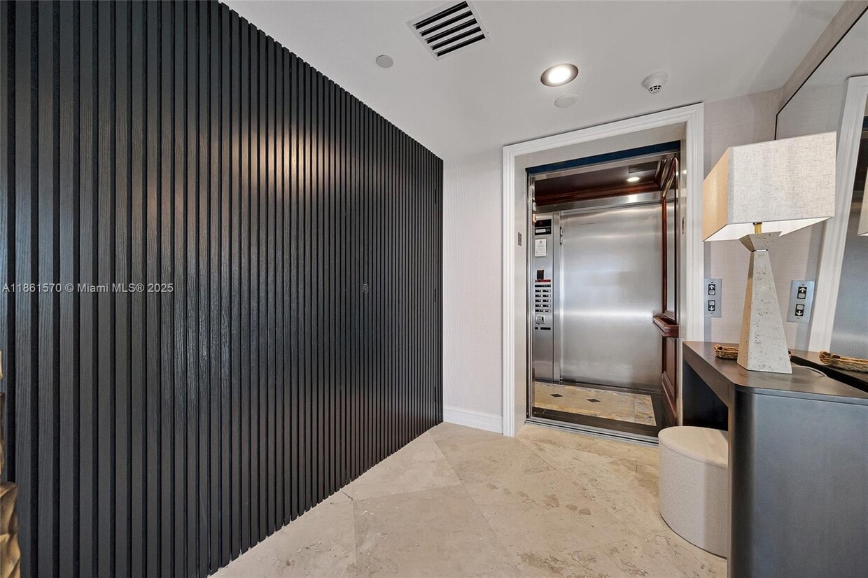 Foto principal - 9559 Collins Ave
