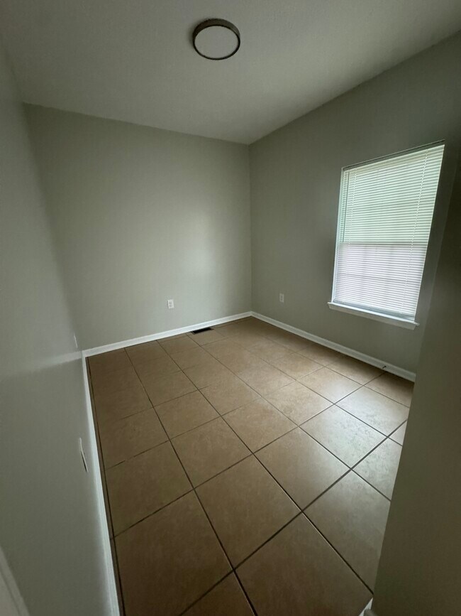 Foto del edificio - 905 Riverside Dr