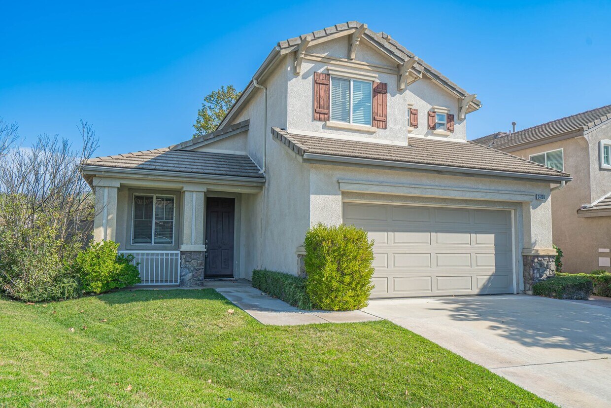 Foto principal - Charming 3-Bedroom Home with a Big Backyar...