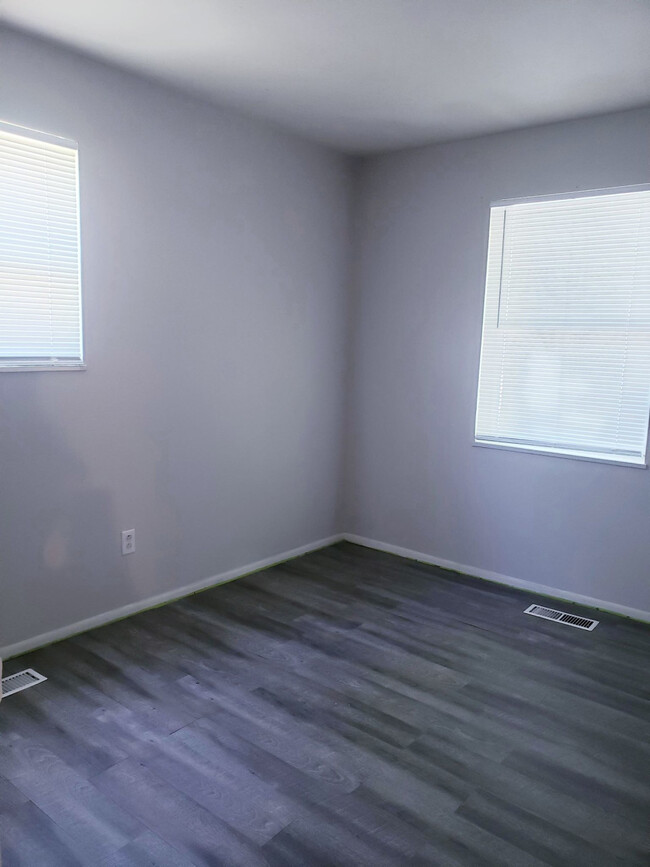 Building Photo - 1617 Cherry Hill