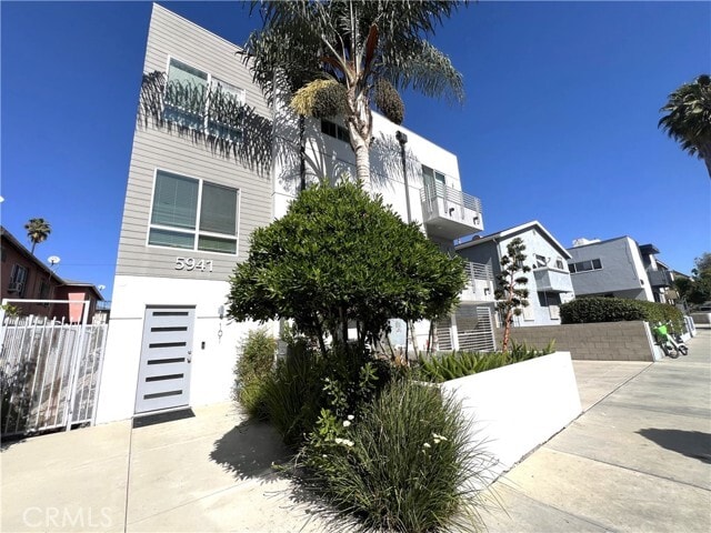 Foto principal - 5941 Barton Ave