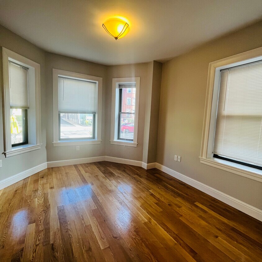 Foto principal - 897 Massachusetts Ave