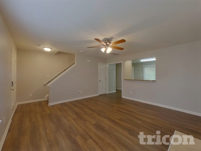 Building Photo - 9835 Veronica Dr