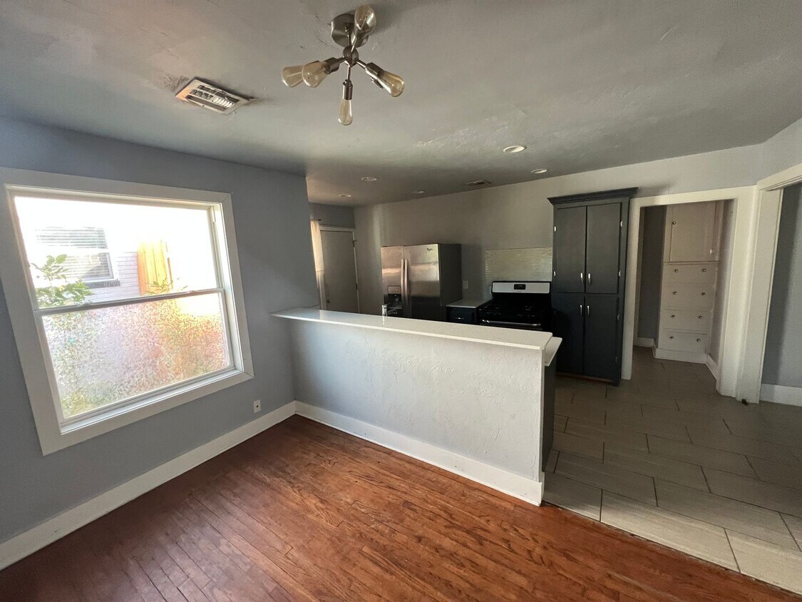 Foto del edificio - 116 NW 31st St Duplex