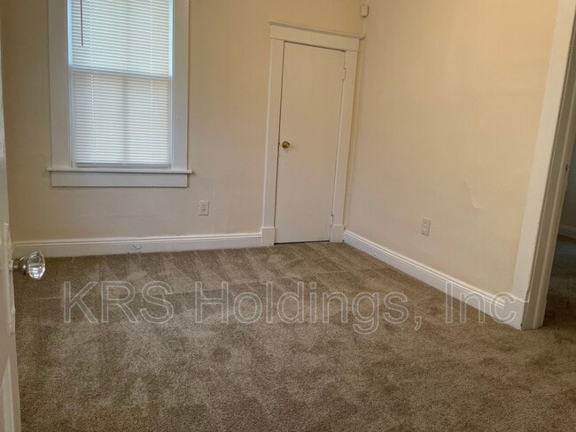 Building Photo - 636 Milford Ave