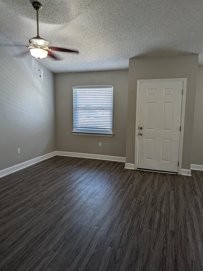 Building Photo - 447 Cactus St