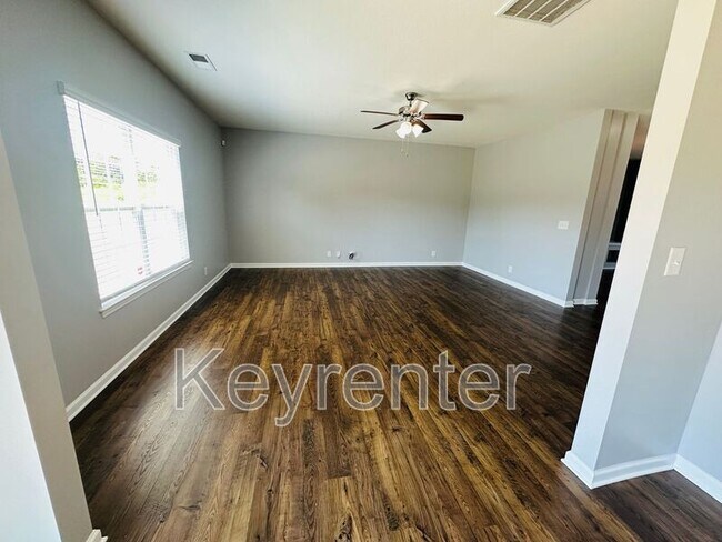 Foto del edificio - 236 Gail Ln