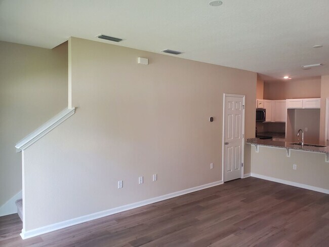 Foto del edificio - Townhome for rent in Greenland Place! Redu...