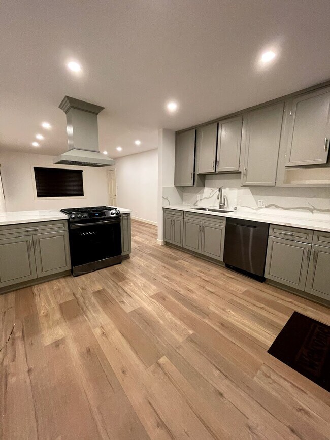 Foto del edificio - 1663 W 186th St
