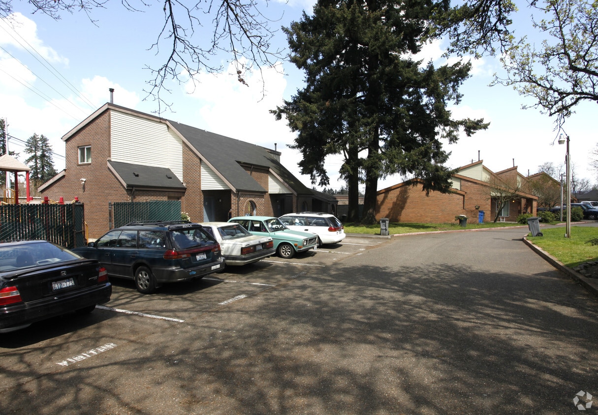 Primary Photo - Red Brick Apartments