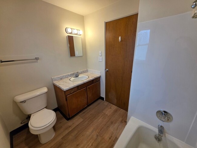 Foto del edificio - 1254-1256 Meadow Ln