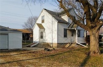 Building Photo - 8900 W Plainfield Ave