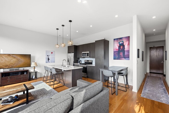 Foto del edificio - 1728 W Division St