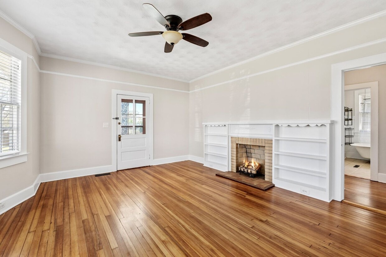 Primary Photo - ELECTRICITY INCLUDED on this Renovated 2 B...