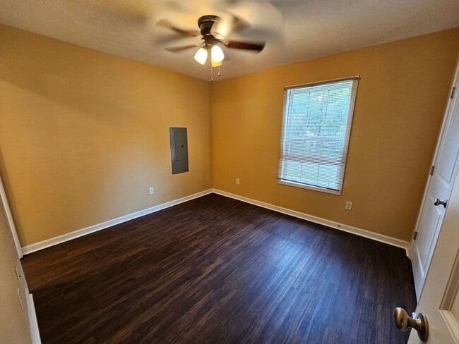 Building Photo - Beautiful Home near Historic Downtown Tullahoma!