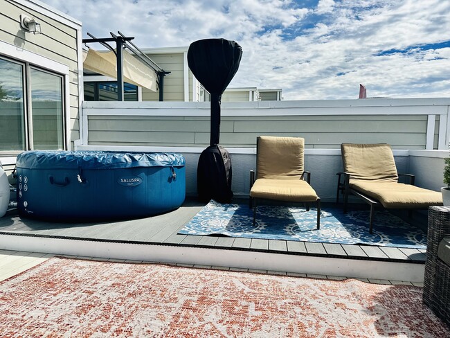 roof top with views and hot tub - 1332 Talbert Ct SE