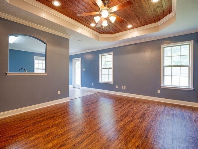 Building Photo - Serene Comfort and Modern Convenience: Wel...
