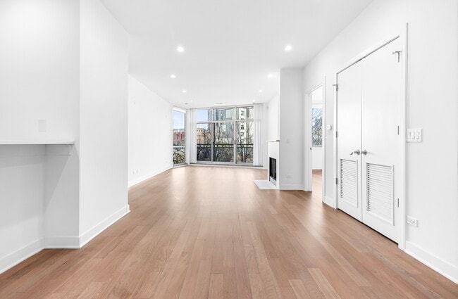 Foto del edificio - 914 W Hubbard St