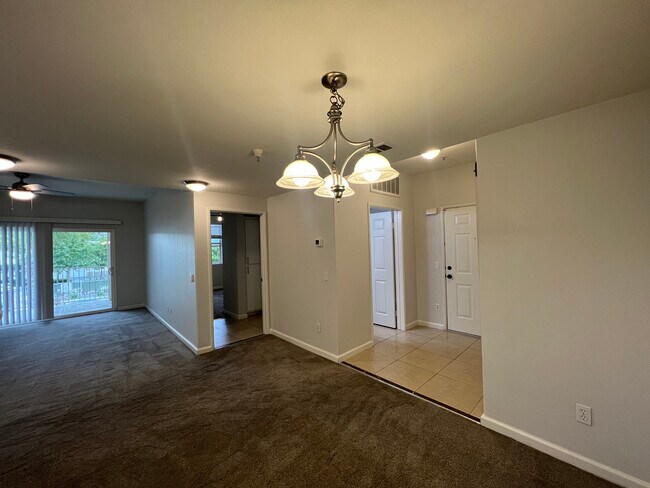 Dining Area / Entrance - 31230 Taylor Ln