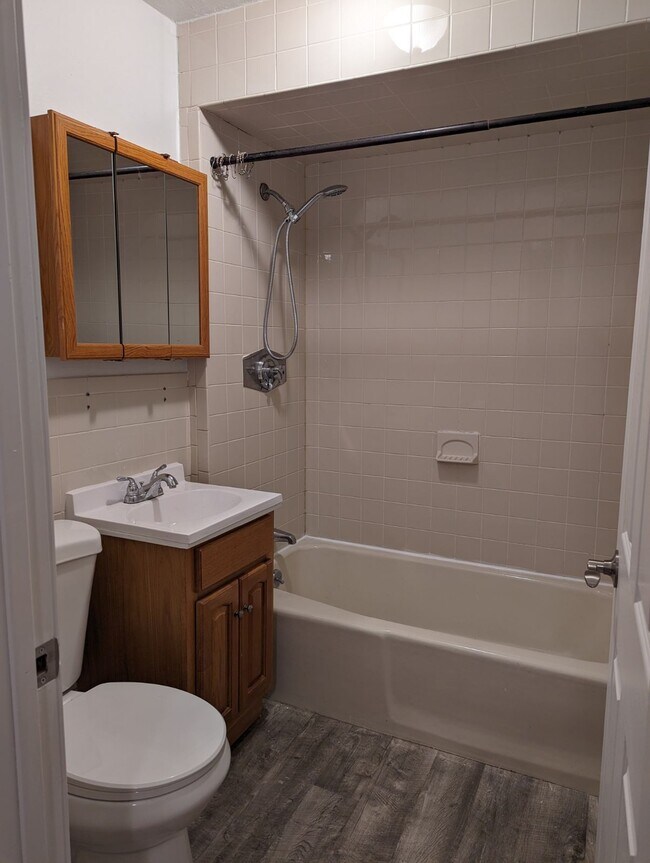 Bathroom - 6 Freeland St