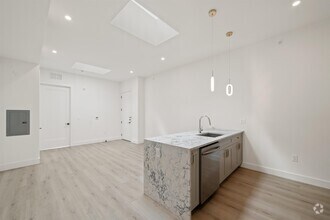 Building Photo - 491 Broadway